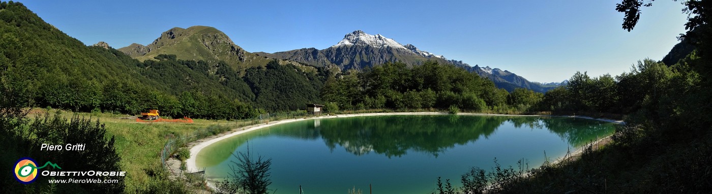 10 Come un bel laghetto  il bacino d'acqua per innevamento pista da sci.jpg